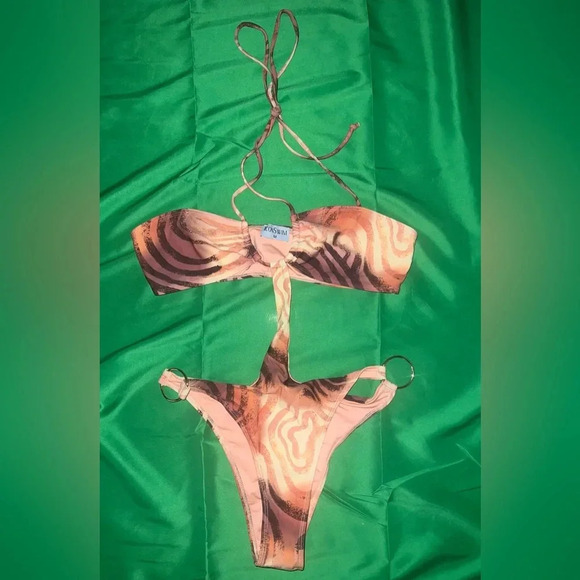 Icon Swim Swimsuit size Medium - Picture 1 of 4